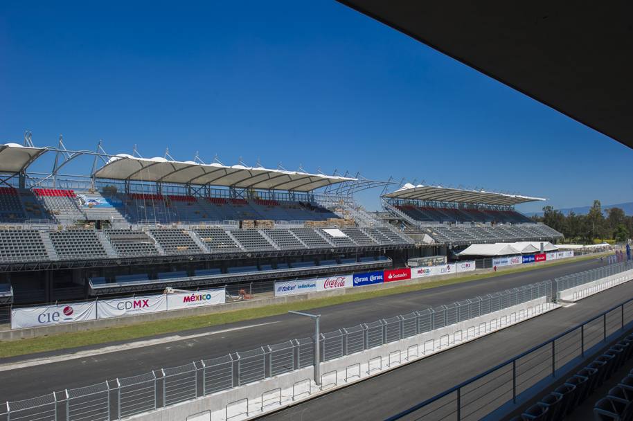 Si  tenuta  l’inaugurazione ufficiale del circuito di Citt del Messico che il 1 novembre torner a ospitare un GPremio di Formula 1 dopo 23 anni 